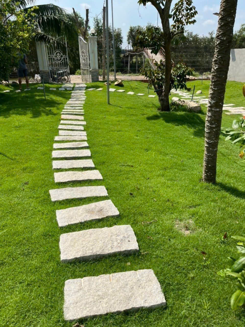 Lát đá lối đi sân vườn 