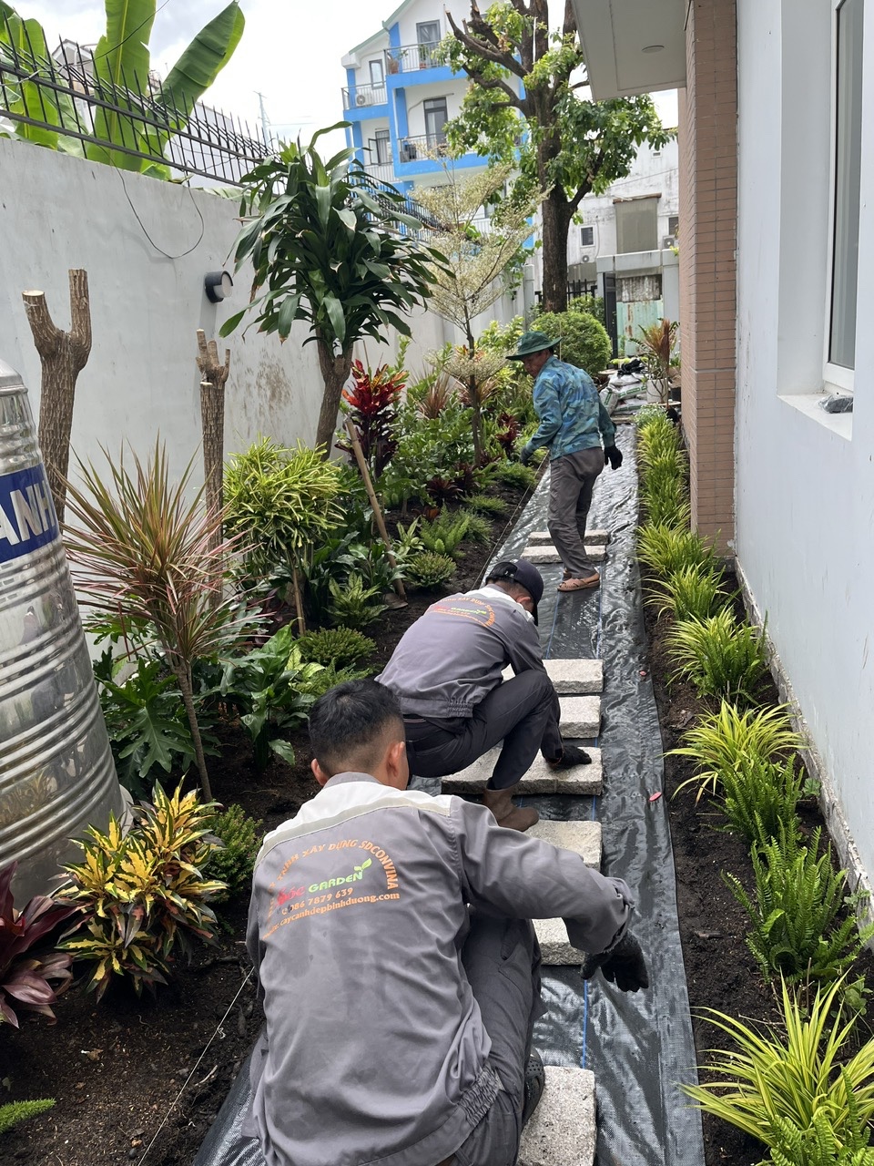 Cách Trải Sỏi làm lối đi trong sân vườn