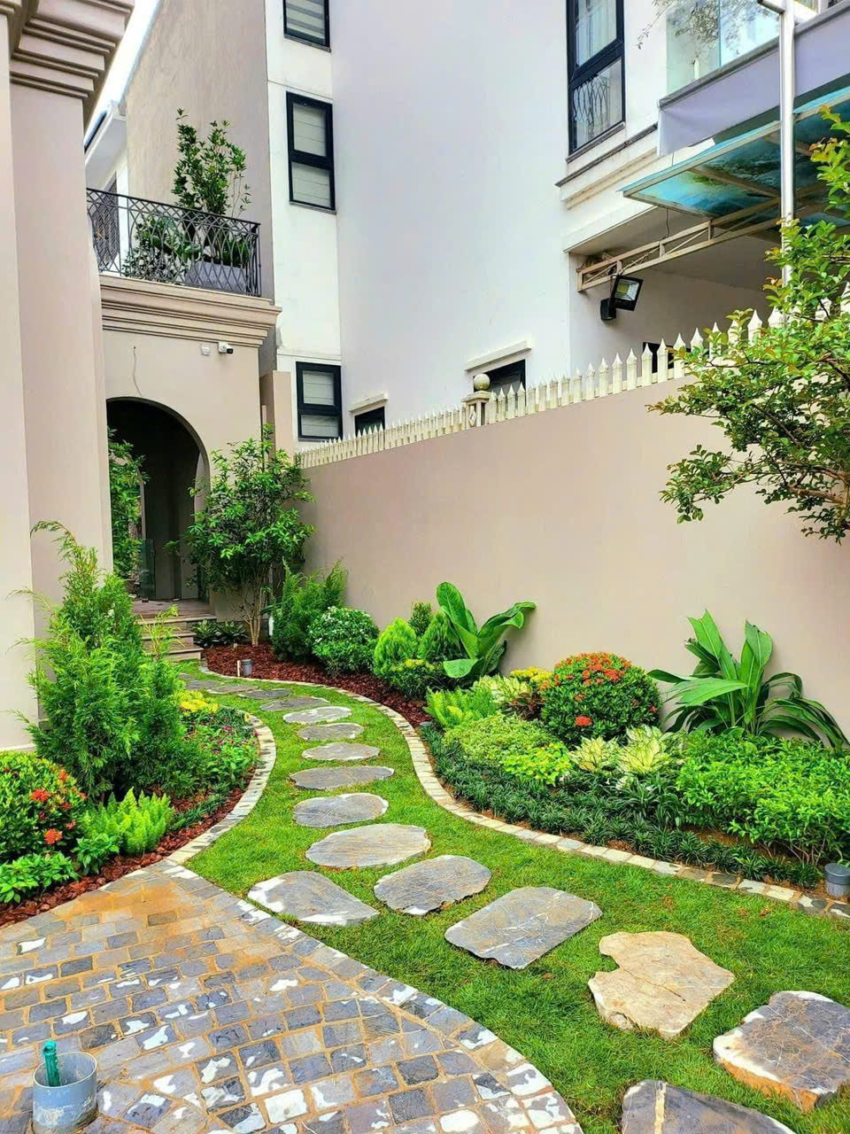 Thi công mảng sân vườn đẹp