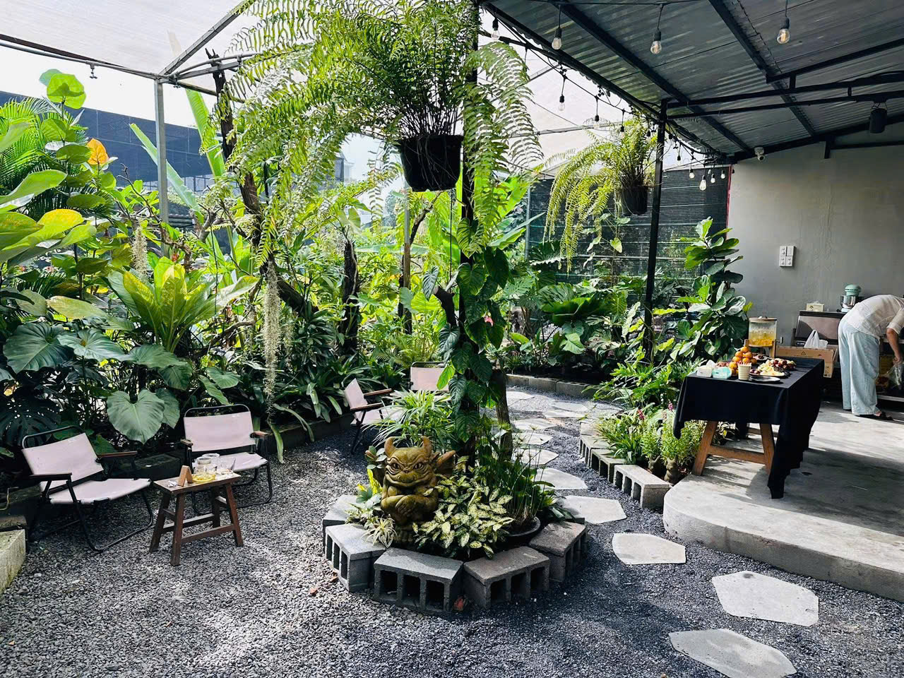 Decor quán cafe bằng cây xanh