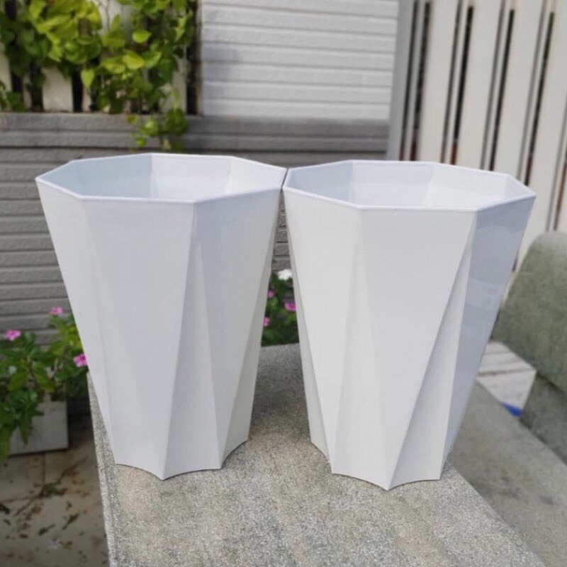 Chậu nhựa kim cương