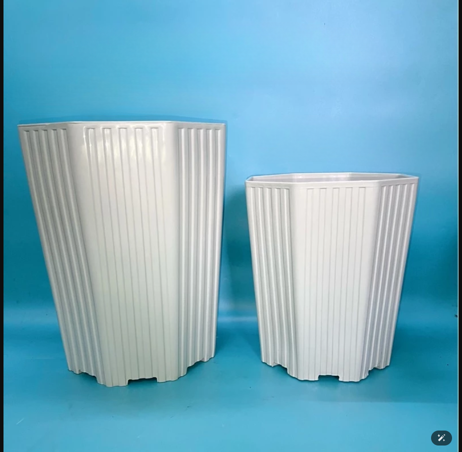 chậu nhựa gân bát giác trắng 