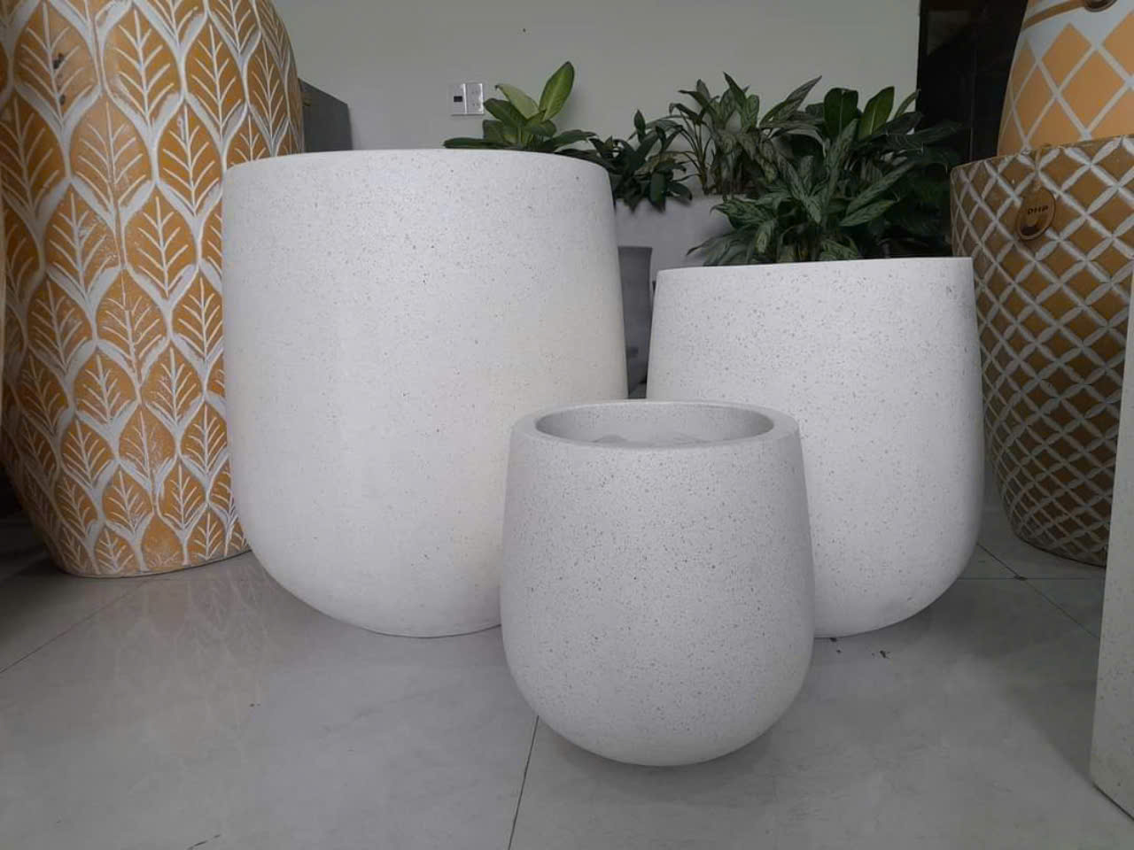 Chậu xi măng đá mài giọt nước sọc ngang màu trắng