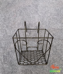 Khung sắt vuông móc ban công 25x20cm 